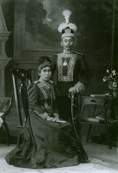 A.P. Sosronegoro dan isteri