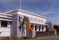 Bangunan bekas istana Kesultanan Kutai Kartanegara di kota Tenggarong