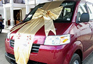 Sebuah mobil baru telah disiapkan  BRI Cabang Tenggarong untuk hadiah utama undian Simpedes periode II/2005