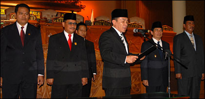 Ketua DPRD Kukar Salehudin saat membacakan Pakta Integritas sebagai komitmen untuk melawan praktek KKN