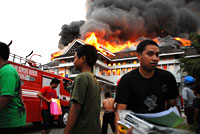 Kebakaran hebat yang melanda kompleks perkantoran Dinas Bina Marga dan Dinas Cipta Karya membuat panik warga sekitar