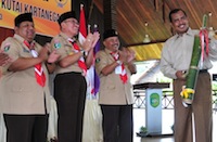 Wabup HM Ghufron Yusuf secara resmi membuka Rakercab Pramuka Kukar yang ditandai dengan pemukulan kentongan