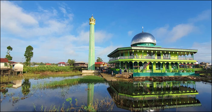 Masjid Nurul Iman di desa Muara Kaman Ulu menjadi salah satu tempat pelaksanaan salat Ied 1 Syawal 1441 H
