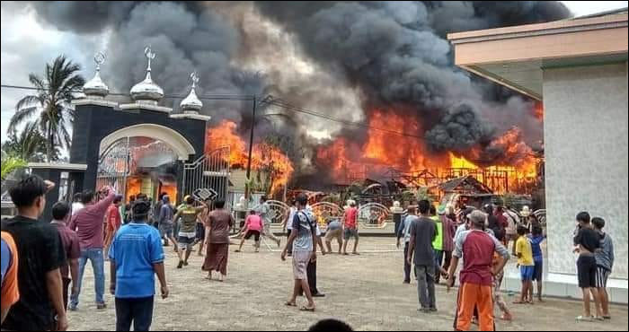 Kebakaran di Sebulu Ulu terjadi tepat di depan Masjid Raudhatul Jannah, Desa Sebulu Ulu, Rabu (03/02) siang