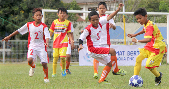 Penyisihan festival sepakbola anak U-12 Aqua DNC 2017 Zona Kukar digelar selama 2 hari di Stadion Rondong Demang, Tenggarong