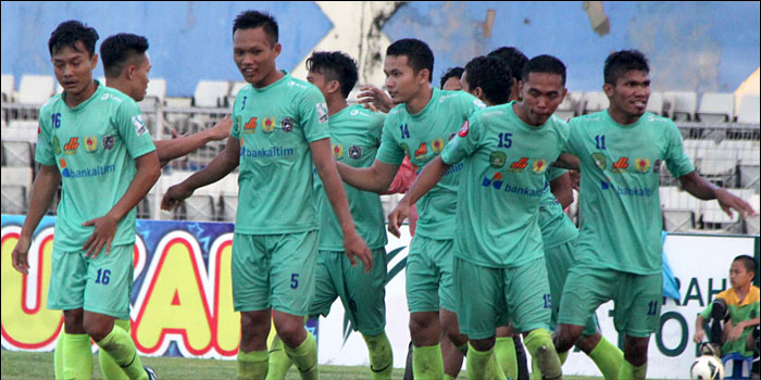 Para pemain Samboja merayakan gol yang dicetak M Akbar. Samboja berhasil lolos ke Babak 8 Besar Bupati Cup 2016 dengan predikat juara Grup I