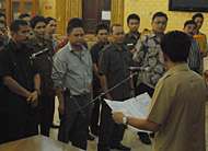 Para Anggota DPRD Kukar 2009-2014 saat menjalani gladi bersih pengambilan sumpah jabatan