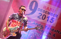 Vokalis sekaligus basis Endank Soekamti mengajak anak muda Kukar untuk menggunakan hak pilihnya pada Pilkada Kukar 9 Desember 2015