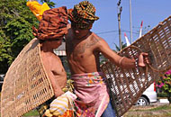 Olahraga tradisional Behempas yang kembali dipertandingkan pada Erau 2011
