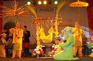 Properti upacara Tasmiyah dan Naik Ayun turut ditampilkan oleh tim kesenian Kukar di ajang FMN V 2010 