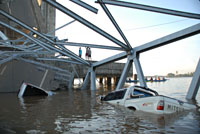 Satu bulan pasca ambruknya Jembatan Kartanegara, Pemkab Kukar kembali memperpanjang masa tanggap darurat hingga Februari 2012