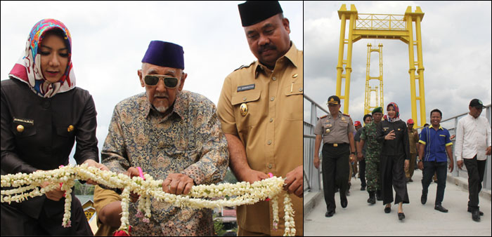 Bupati Kukar Rita Widyasari bersama Sultan Kutai dan Wabup Kukar menggunting rangkaian bunga menandai dibukanya jembatan Repo-Repo ke Pulau Kumala