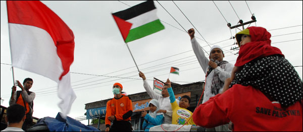 Suasana aksi solidaritas bagi rakyat Palestina di Tenggarong, Selasa (20/11) sore