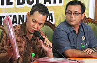 Ketua KPU Kukar Junaidi Syamsuddin saat menerima pendaftaran Cabup-Cawabup Kukar beberapa waktu lalu