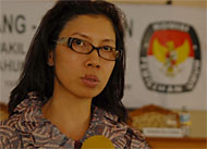 Ketua KPU Kukar Rinda Desianti meminta peran aktif masyarakat untuk memberikan masukan ke KPU Kukar terkait pencalonan pasangan Cabup-Cawabup Kukar 2010-2015