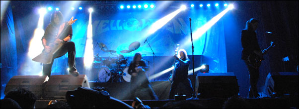 Penampilan Helloween berhasil menghipnotis ribuan penggemarnya yang memadati arena Kukar Rockin' Fest 2013