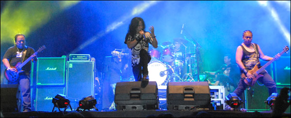 Aksi Power Metal mampu menghipnotis puluhan ribu penonton Kukar Rockin' Fest 2014