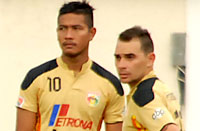 Dua gol yang dicetak Jajang Mulyana dan Paolo Frangipane membawa Mitra Kukar meraih poin penuh di kandang Persidafon