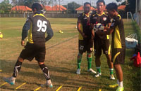 Skuad Mitra Kukar berlatih di Bali sebagai persiapan menghadapi babak 8 besar PJS 2015