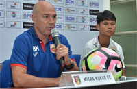 Rafael Berges didampingi Dedy Gusmawan menyatakan tekadnya untuk meraih kemenangan atas Martapura FC