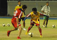 Rendy Irwan Saputra dkk berlatih penuh semangat di stadion baru