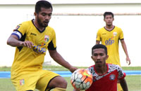 Zulham Zamrun tampil sebagai kapten tim Mitra Kukar saat menjamu Martapura FC 