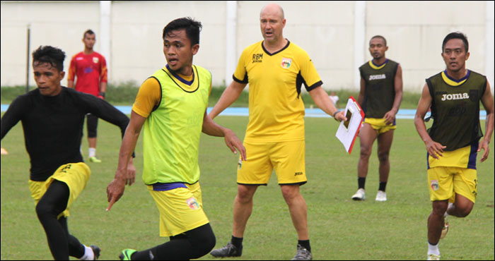 Setelah berlatih di Tenggarong dibawah arahan Rafael Berges Marin, skuad Mitra Kukar akan menjajal klub raksasa Liga Malaysia, Johor Darul Takzim