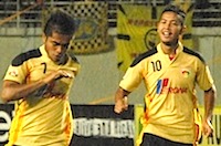 Hattrick Zulham Zamrun plus 1 gol Jajang Mulyana membawa Mitra Kukar unggul atas Sriwijaya FC 