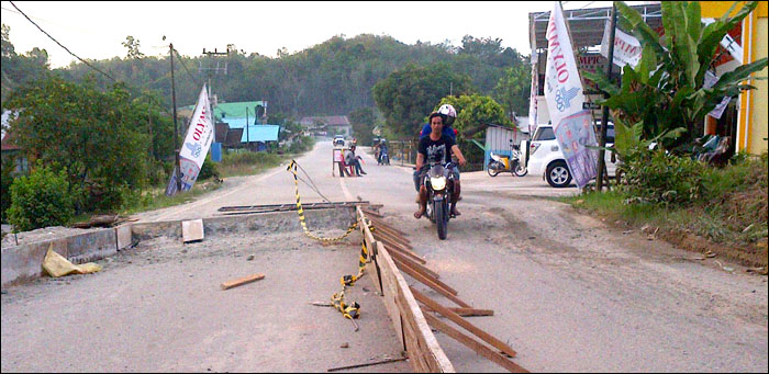 Proyek peningkatan jalan Muara Jawa-Samboja di kawasan Handil 5 yang siap dicor beton