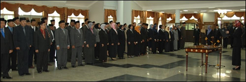 Suasana pengambilan sumpah jabatan pejabat eselon II, III dan IV Pemkab Kukar kemarin pagi di Tenggarong