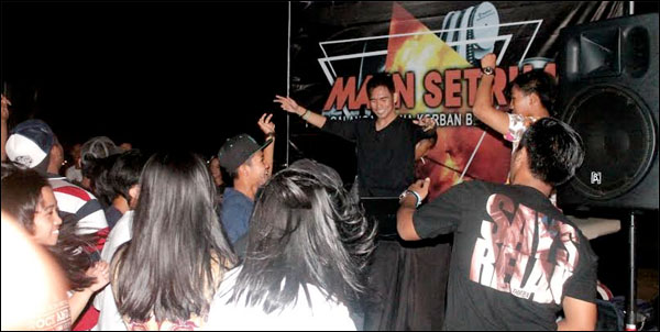 Suasana acara Maen Setrum yang digagas PRMI Kukar bekerjasama dengan komunitas TEM pada Sabtu (09/08) malam lalu