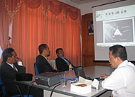 Usai dilantik, Anggota Panwas Pilkada Kabupaten Kukar 2010 mendapat pembekalan langsung dari Ketua Bawaslu Nur Hidayat Sardini