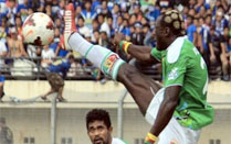 Herman Dzumafo sempat membawa Mitra Kukar unggul satu gol sebelum akhirnya ditumbangkan tuan rumah Persib Bandung