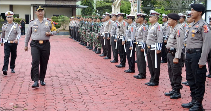 Kegiatan Gelar Pasukan Operasi Keselamatan Mahakam 2018 di Tenggarong diawali dengan pemeriksaan pasukan oleh Kapolres Kukar AKBP Anwar Haidar