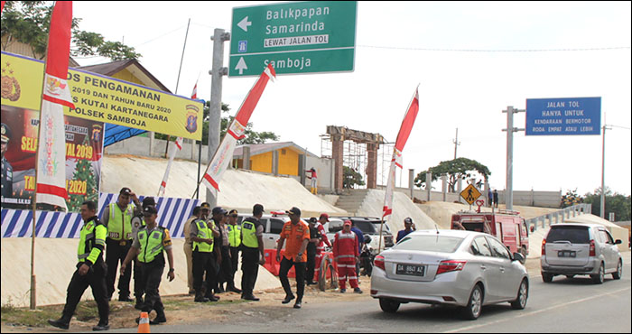 Polsek Samboja mendirikan pos pengamanan dekat Gerbang Tol Samboja di Kelurahan Sungai Merdeka