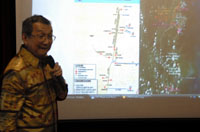 Agus Hartanto saat menyampaikan presentasi pembangunan kilang LPG di Kukar