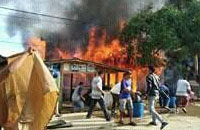 Api saat berkobar hebat di salah satu rumah warga RT 4 desa Sebulu Modern