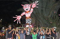 Tak hanya orang dewasa, anak-anak ikut juga mengusung patung ogoh-ogoh