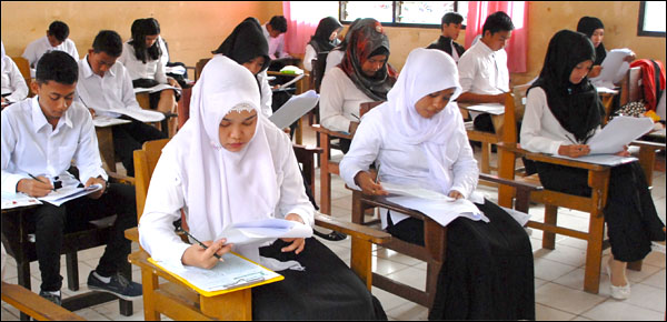 Suasana pelaksanaan SPMB Unikarta gelombang pertama pada 24 Juni lalu