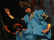 Sajian Tari Tenun pada malam pertama Pagelaran Seni Budaya yang digagas VICO Indonesia