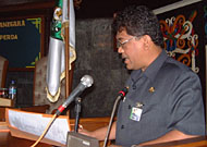 Sekretaris DPRD Kukar Ir HM Aswin MM saat membacakan penetapan 5 anggota Badan Kehormatan DPRD Kukar masa bakti 2004-2009