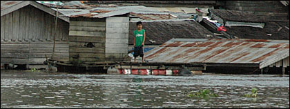 Luapan air sungai Mahakam telah merendam ribuan rumah warga denganketinggian antara 1-3 meter