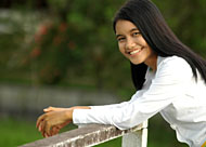 Defie Litiza menjadi satu-satunya finalis asal pulau Kalimantan pada ajang pemilihan Wajah Model Remaja Evolution 2006