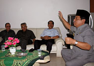 Suasana pertemuan Pjs Bupati Kukar H Awang Dharma Bakti dengan PR I dan PR III Unikarta