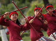 Para penari dari Sangrila Tenggarong turut berpartisipasi dalam Senam Kukar Sehat yang mengadopsi dasar-dasar tari tradisi daerah Kukar