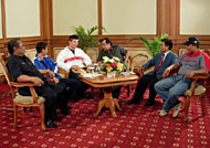 Suasana jumpa pers Bupati Kukar, Ketua Panitia, pihak promotor serta petinju Chris John di Hotel Singgasana Tangga Arung, Tenggarong, tadi siang