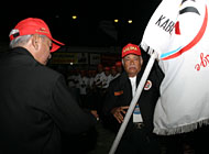 Ketua Dewan Pembina Kalima, Drs.H.Awang Farouk Ishak,MSi menyerahkan Bendera kepada Ketua Kalima Kukar Drs.H.Syahrial Setia.