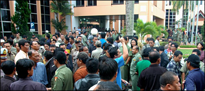 Suasana aksi unjukrasa di Kantor Bupati Kukar tadi siang yang sempat memanas