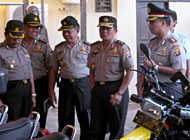 Kapolda Kaltim Komjen Pol Indarto (kedua dari kanan) saat melakukan kunjungan kerja ke Mapolres Kukar