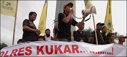 Koordinator LSM Getar, Jerry Pajerin, menyerukan kepada Polres Kukar untuk menuntaskan kasus KKN terhadap dana Porprov yang mereka nilai jalan di tempat